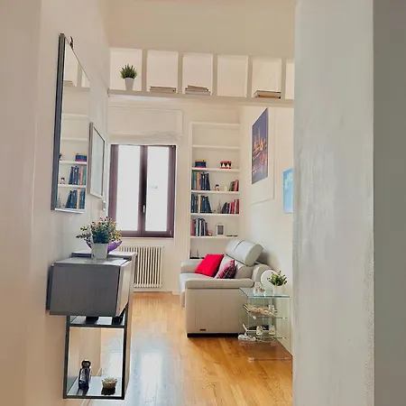 Apartamento Sisters' - Nel Centro Storico Con Terrazzo, Aria Condizionata E Vasca Da Bagno Siena